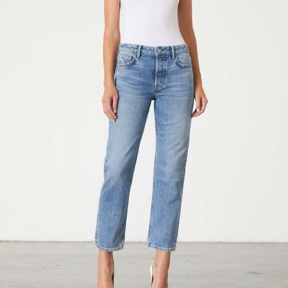 GRLFRND Helena High Rise Straight Jeans in Missing Words